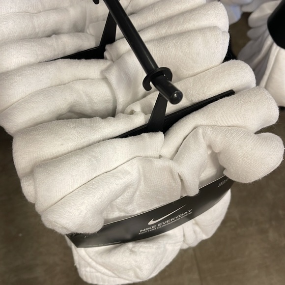Nike
Training Crew Socks (6 Pairs)
Nike Everyday Cushioned - Picture 12 of 16